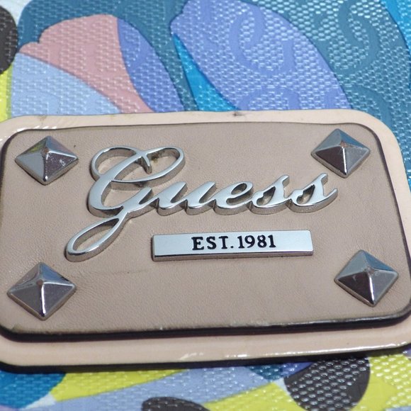 Guess Wristlet/ Clutch/ Purse Vegan Colorful Abstract Print - Picture 4 of 7